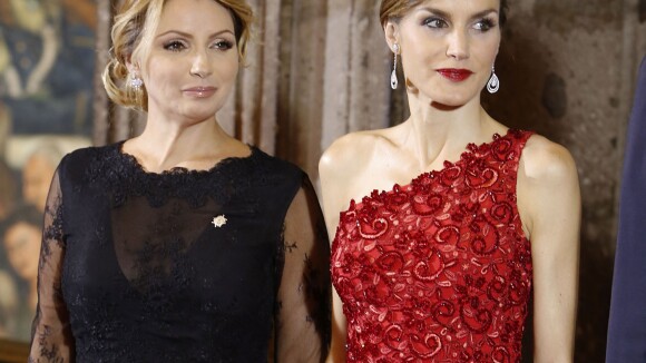Letizia d'Espagne à Mexico : Reine de l'élégance dans une robe rouge envoûtante