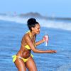 La chanteuse Samantha Mumba profite d'un après-midi ensoleillé sur une plage de Miami. Le 29 juin 2015.