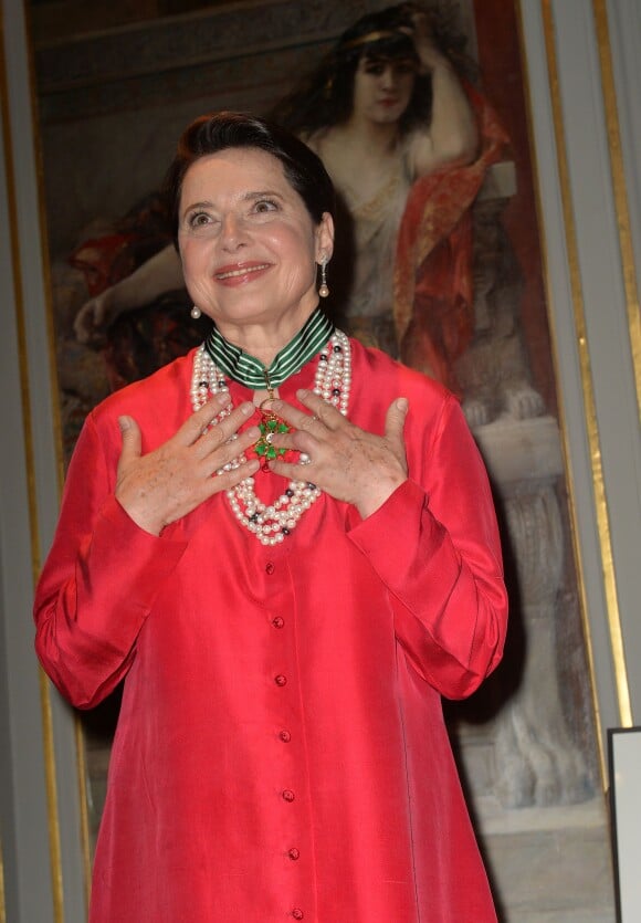 Exclusif - Isabella Rossellini - Cérémonie de remise d'insignes de Commandeur de l'Ordre des Arts et des Lettres à Isabella Rossellini dans le salon Roger Blin au théâtre de l'Odéon à Paris, le 30 juin 2015.