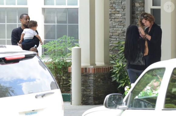 Bobby Brown Jr. - Les membres de la famille de Bobbi Kristina Brown arrivent au "Peachtree Christian Hospice" pour lui rendre visite à Duluth en Georgie, le 30 juin 2015