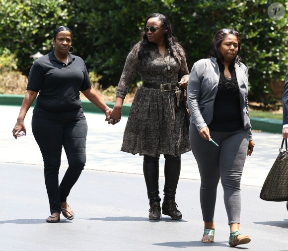 Pat Houston, Tina Brown et d'autres membres de la famille de Bobbi Kristina Brown arrivent au "Peachtree Christian Hospice" pour lui rendre visite à Duluth en Georgie, le 29 juin 2015. L'etat de Bobbi n'a pas évolué.
