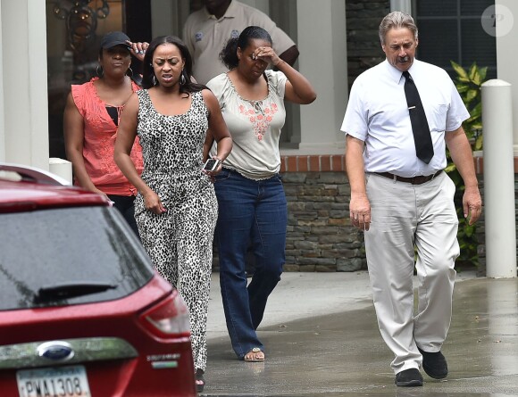 La famille et les amis de Bobbi Kristina, la fille de Whitney Houston, lui rendent visite à l'hôpital le 27 juin 2015 à Duluth.  