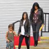 La famille Kardashian tourne un épisode de son émission de télé-réalité à Calabasas, le 1er juillet 2015