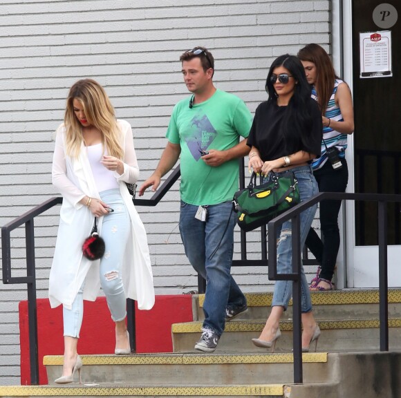 La famille Kardashian tourne un épisode de son émission de télé-réalité à Calabasas, le 1er juillet 2015