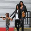 Kourtney Kardashian, son fils Mason, et ses soeurs Kim Kardashian (enceinte), Khloe Kardashian et Kylie Jenner se rendent au bowling lors du tournage de leur télé-réalité "Keeping Up with the Kardashians" à Calabasas, le 1er juillet 2015. 5 - Calabasas