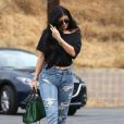  Kourtney Kardashian, son fils Mason, et ses soeurs Kim Kardashian (enceinte), Khloe Kardashian et Kylie Jenner se rendent au bowling lors du tournage de leur t&eacute;l&eacute;-r&eacute;alit&eacute; "Keeping Up with the Kardashians" &agrave; Calabasas, le 1er juillet 2015.  