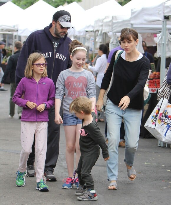 Ben Affleck et Jennifer Garner font du shopping avec leurs enfants à Los Angeles Le 14 Juin 2015 