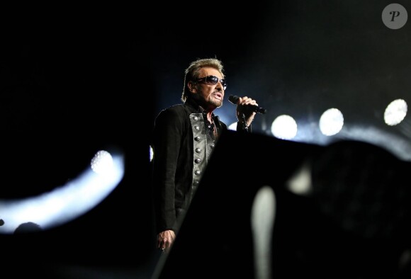 Exclusif - Johnny Hallyday sur scène lors de son premier concert, aux arènes de Nîmes le 2 juillet 2015.