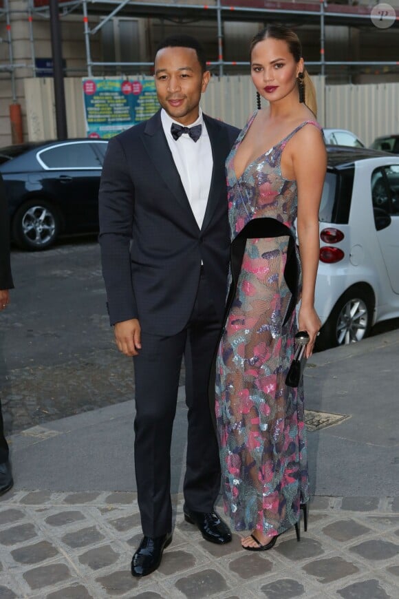 John Legend et sa femme Chrissy Teigen arrivent à la soirée "Vogue Paris Foundation Gala" au palais Galliera à Paris, le 6 juillet 2015.