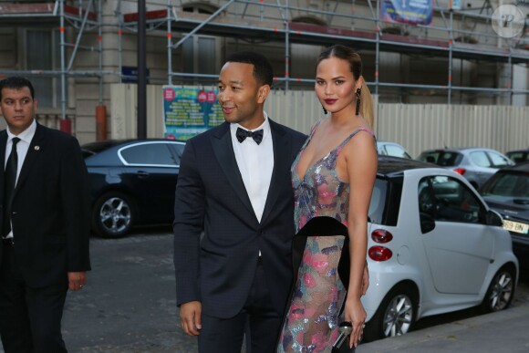 John Legend et sa femme Chrissy Teigen arrivent à la soirée "Vogue Paris Foundation Gala" au palais Galliera à Paris, le 6 juillet 2015.