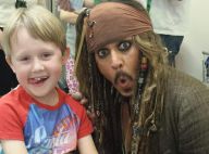 Johnny Depp, en Jack Sparrow, crée la surprise dans un hôpital pour enfants