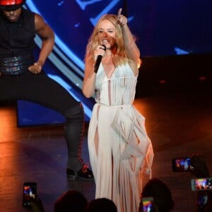 Kylie Minogue lors de son showcase explosif à la soirée Lancôme le 7 juillet 2015