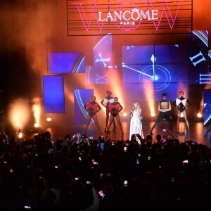 Kylie Minogue lors de son showcase explosif à la soirée Lancôme le 7 juillet 2015