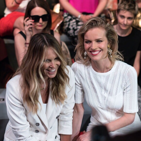 Elle Macpherson et Eva Herzigova attending the Marc Cain assistent au défilé Marc Cain (collection printemps-été 2016), près de la Porte de Brandebourg. Berlin, le 7 juillet 2015.