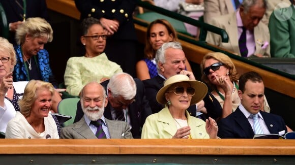 Gill Brook, le prince Michael de Kent, son épouse et Frederick Windsor au tournoi de Wimbledon à Londres, le 8 juillet 2015.