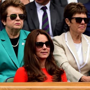 Le duc et la duchesse de Cambridge devant la légende du tennis Billie Jean King et sa compagne Ilana Kloss au tournoi de Wimbledon à Londres, le 8 juillet 2015.