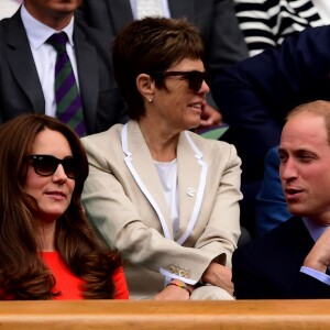Le duc et la duchesse de Cambridge devant la légende du tennis Billie Jean King et sa compagne Ilana Kloss au tournoi de Wimbledon à Londres, le 8 juillet 2015.