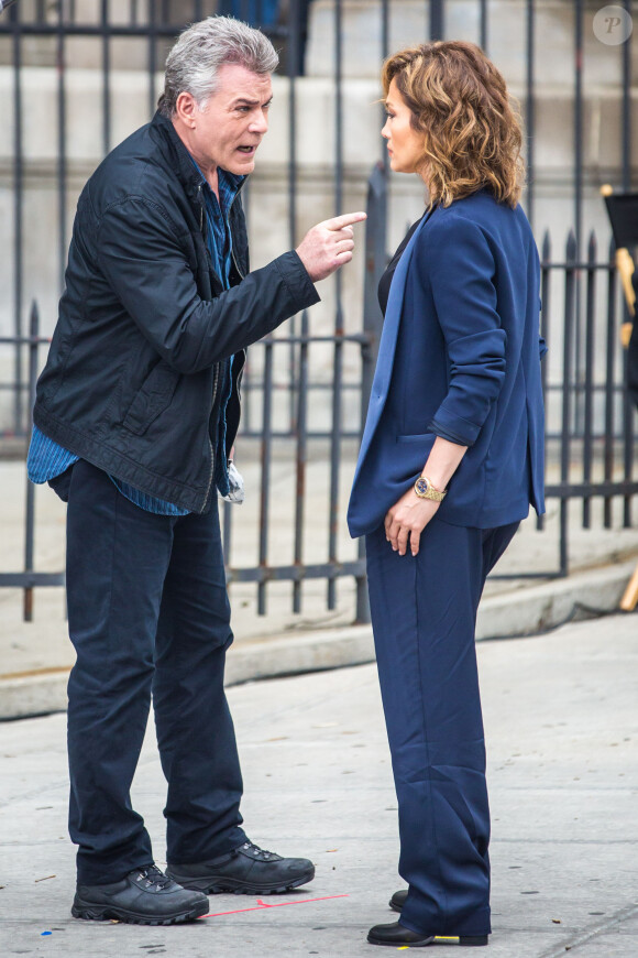 Ray Liotta et Jennifer Lopez sur le tournage de la série "Shades of Blue" à New York, le 15 juin 2015. 