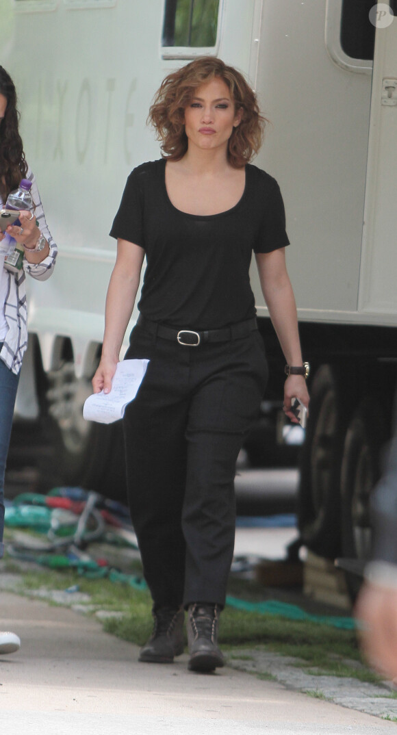 Jennifer Lopez se rend sur le tournage de la série "Shades of Blue" à New York, le 8 juin 2015. 