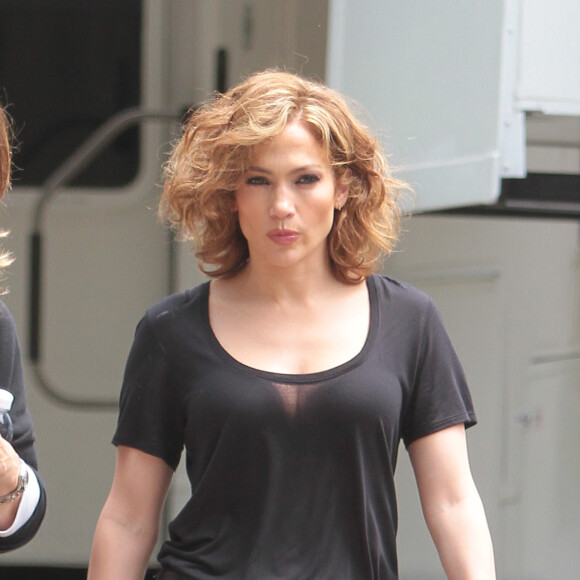 Jennifer Lopez se rend sur le tournage de la série "Shades of Blue" à New York, le 8 juin 2015.  