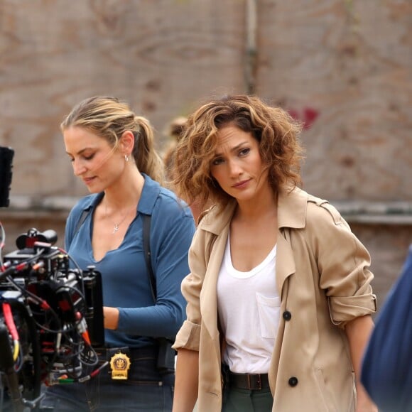 Jennifer Lopez et Drea de Matteo sur le tournage de la série Shades of Blue à New York, le 8 juin 2015