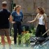 Jennifer Lopez et Drea de Matteo sur le tournage de la série Shades of Blue à New York, le 8 juin 2015