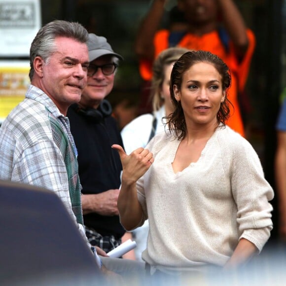 Jennifer Lopez sur le tournage de 'Shades of Blue' à New York City, le 10 juin 2015 avec Ray Liotta