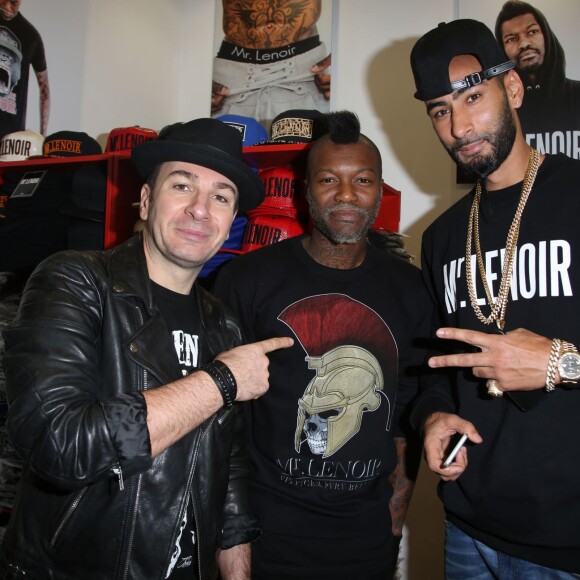 Djibril Cissé entre Michaël Youn et La Fouine lors de l'inauguration du pop-up store "Mr. Lenoir" par Djibril Cissé à Paris, le 30 novembre 2014