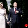 Le prince Albert de Monaco a été surpris et extrêmement touché par la princesse Charlene de Monaco, qui a fait samedi 11 juillet 2015 son premier discours en français à l'occasion de la célébration des 10 ans de règne du souverain monégasque.