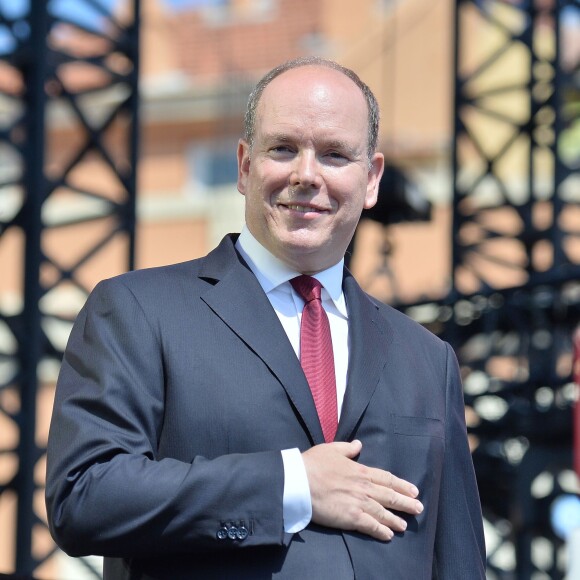 Le prince Albert II de Monaco et la princesse Charlene ont été fêtés superbement samedi 11 juillet 2015 lors de la célébration des 10 ans de règne du souverain monégasque.