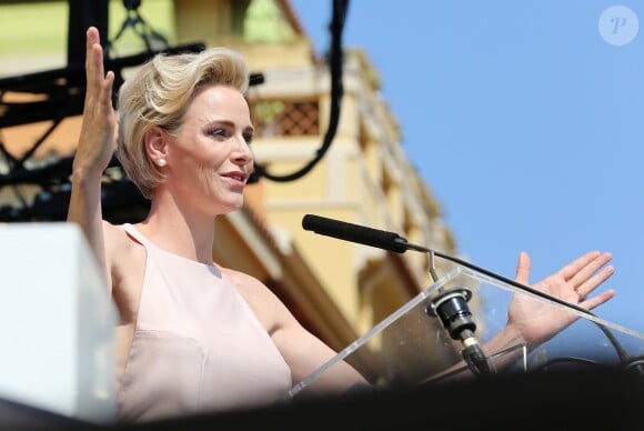 Via Munegu ! La princesse Charlene de Monaco a fait son premier discours en français pour les 10 ans de règne du prince Albert, samedi 11 juillet 2015