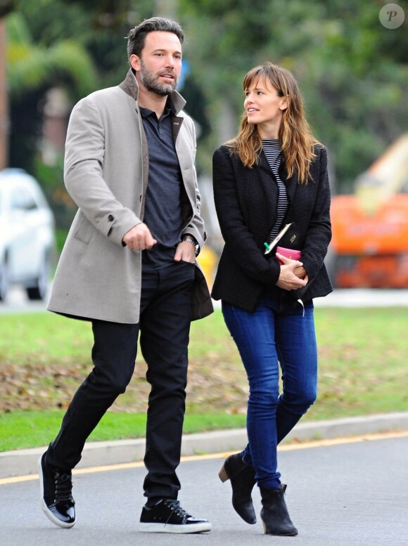 Ben Affleck et sa femme Jennifer Garner, complices dans les rues de Brentwood, le 11 décembre 2014.