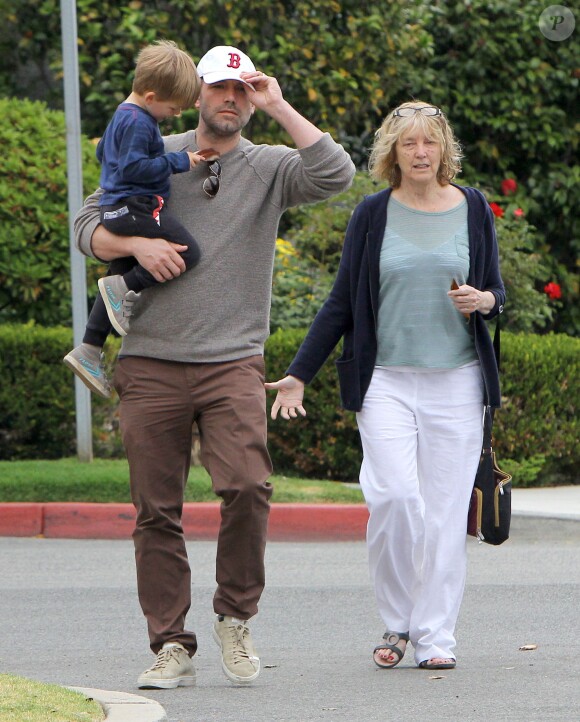 Samuel Affleck, Ben Affleck et sa mère Chris - La famille Affleck sort déjeuner à Los Angeles le 2 juin 2015.