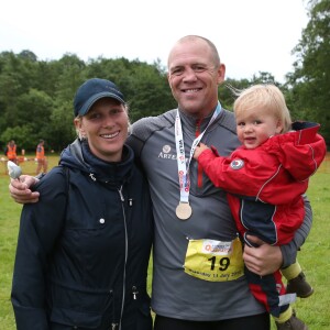 Mike Tindall, soutenu par sa femme Zara Phillips et leur fille de 18 mois, Mia, participait le 11 juillet 2015 au Artemis Great Kindrochit Quadrathlon, dans le Perthshire en Ecosse. Il a fini 166e sur environ 300 partants.