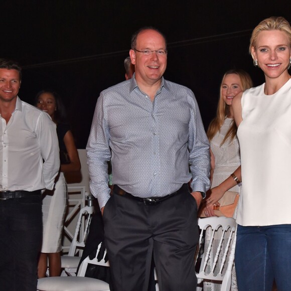 Albert II et Charlene de Monaco. Concert organisé le 12 juillet 2015 sur la place du palais princier à Monaco, avec Robbie Williams et Lemar, en clôture des célébrations des 10 ans de règne du souverain.