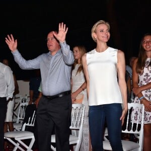 Albert II et Charlene de Monaco. Concert organisé le 12 juillet 2015 sur la place du palais princier à Monaco, avec Robbie Williams et Lemar, en clôture des célébrations des 10 ans de règne du souverain.