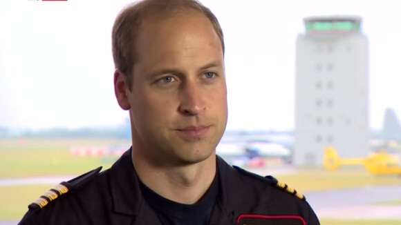 Le prince William s'est confié sur sa vie de famille et ses aspirations à Sky News lors de son premier jour comme pilote d'hélicoptère-ambulance d'East Anglian Air Ambulance, le 13 juillet 2015