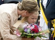 Mathilde de Belgique: En famille au zoo et avec la princesse Eléonore à la plage