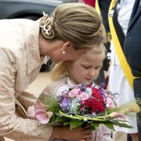 Mathilde de Belgique: En famille au zoo et avec la princesse Eléonore à la plage