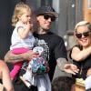 La chanteuse Pink, son mari Carey Hart et leur fille Willow s'amusent en famille a Venice Beach, le 9 Juin 2013. Ils ont fait du vélo, puis ont emmené la petite Willow faire de la balançoire. 