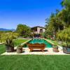 La chanteuse Pink et son mari Carey Hart mettent en vente leur somptueuse demeur de Malibu / photo postée par l'agence immobilière MLS au mois de juillet 2015.