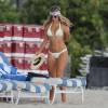 Natasha Oakley profite de vacances sur une plage de Miami. Le 15 juillet 2015.