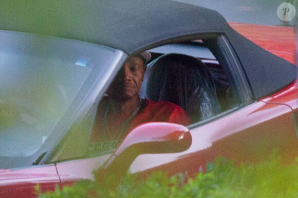 Uncle Ray est resté dans sa voiture pendant 30 minutes devant l'hospice où se trouve Bobbi Kristina, il avait l'air triste et malheureux après lui anvoir rendu visite, à Duluth, le 15 juin 2015
