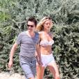 Matthew Bellamy et sa nouvelle compagne Elle Evans arrivent au Club 55 &agrave; Saint Tropez le 15 juillet 2015. 