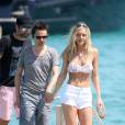  Matthew Bellamy et sa nouvelle compagne Elle Evans arrivent au Club 55 &agrave; Saint Tropez le 15 juillet 2015. 