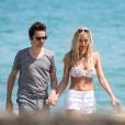  Matthew Bellamy et sa nouvelle compagne Elle Evans arrivent au Club 55 &agrave; Saint Tropez le 15 juillet 2015. 