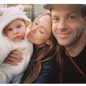 Olivia Wilde a posté une adorable photo de famille avec Otis et son chéri Jason Sudeikis (photo postée le 16 juillet 2015)