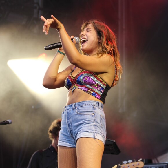 Izïa Higelin - Quatrième jour du festival Fnac Live sur le parvis de l'Hôtel de Ville à Paris, le 18 juillet 2015