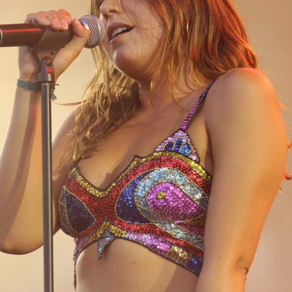 Izïa Higelin - Quatrième jour du festival Fnac Live sur le parvis de l'Hôtel de Ville à Paris, le 18 juillet 2015