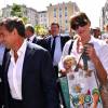 Nicolas Sarkozy avec sa femme Carla, Maud Fontenoy, et le député maire de Nice, Christian Estrosi sont dans les rues de Nice après avoir déjeuné au restaurant "La Petite Maison" et avant de rencontrer les élus et les militants Républicains au jardin Albert 1er le 19 juillet 2015.